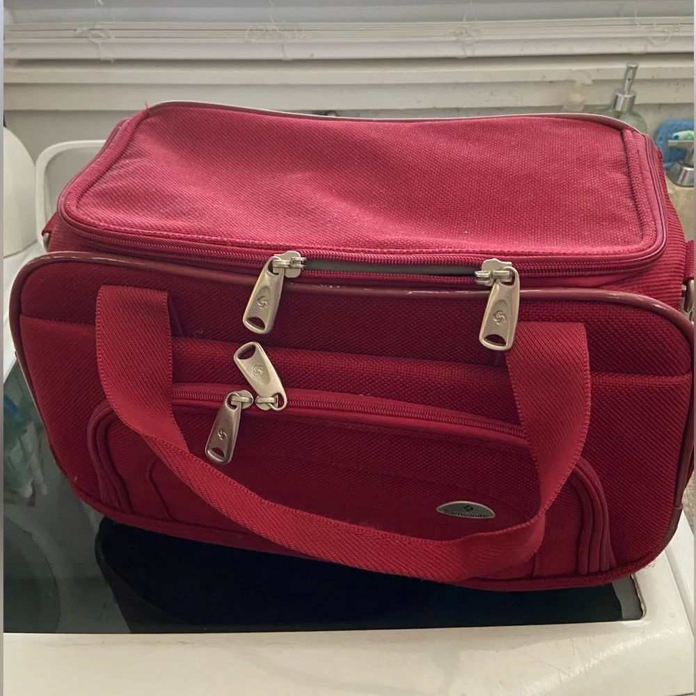 Samsonite Burgundy Duffle Bag 19x12x7 Travel Carry On